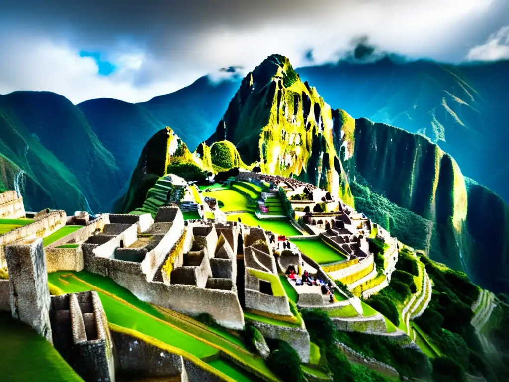 Machu Picchu: Ruinas Incas impresionantes Rutas ancestrales para viajeros senior: Machu Picchu, antigua ciudad inca rodeada de montañas verdes y nubes místicas